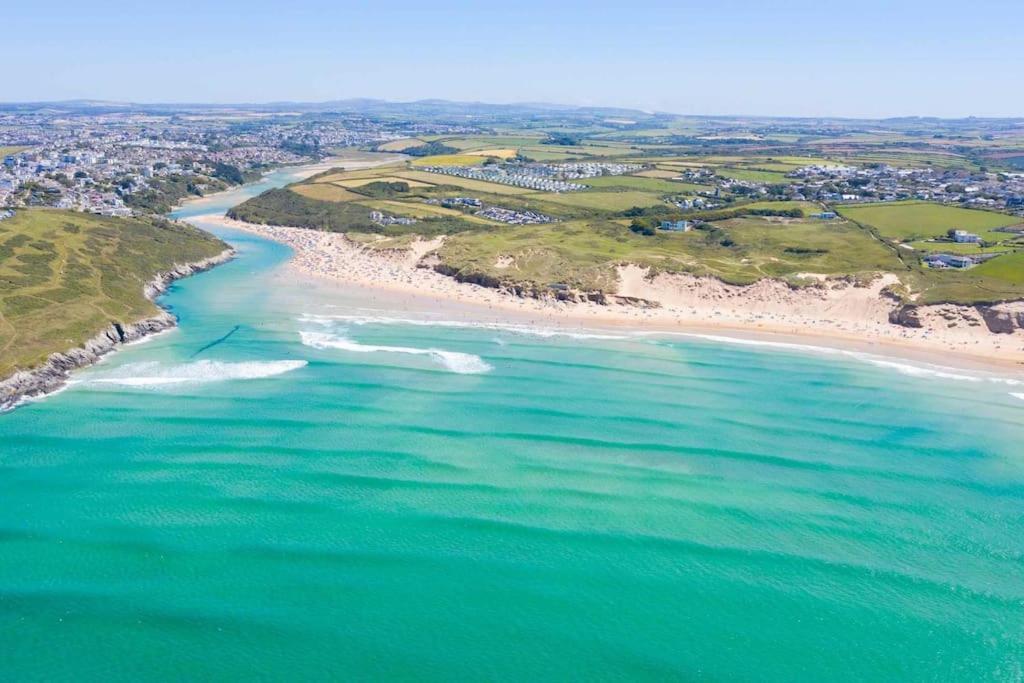 Modern Chic Summer Retreat. Holiday home Newquay (Cornwall)