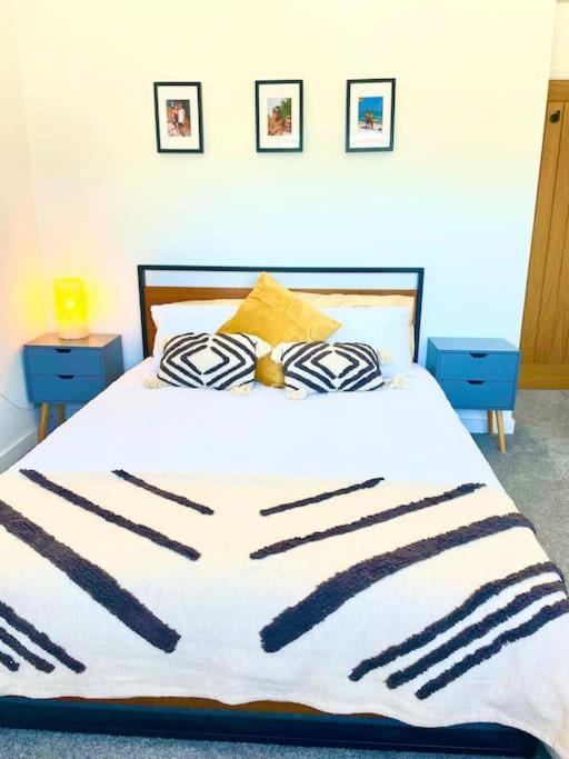 Modern Chic Summer Retreat. Newquay (Cornwall)