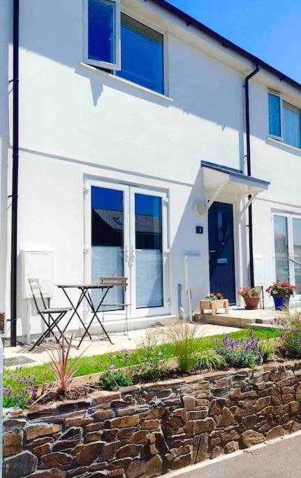Modern Chic Summer Retreat. *
